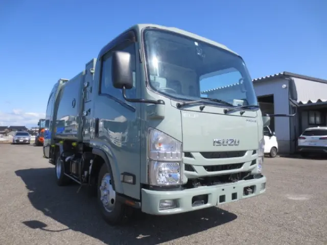 いすゞ エルフ TPG-NMR85AN(2WD)の写真2