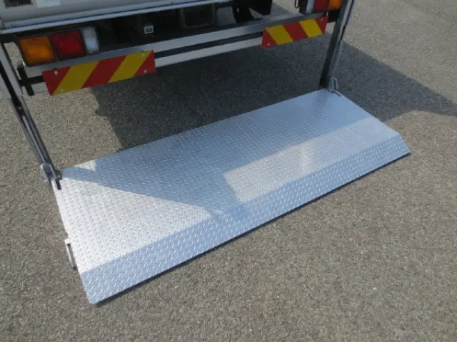 三菱 ファイター 2KG-FK62F(2WD)の写真11