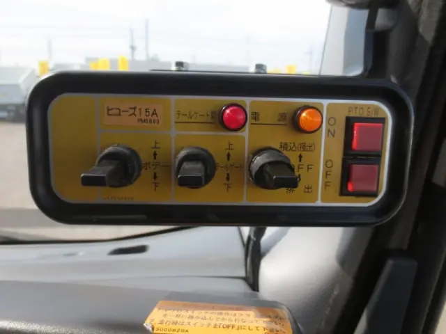 いすゞ エルフ 2PG-NPR88YN(2WD)の写真15