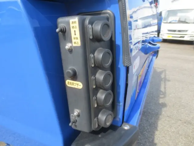 いすゞ エルフ 2PG-NPR88YN(2WD)の写真16