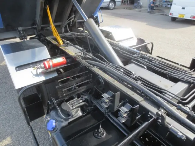 いすゞ エルフ 2PG-NPR88YN(2WD)の写真18