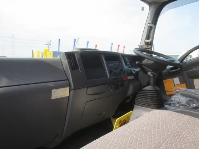 いすゞ エルフ 2PG-NPR88YN(2WD)の写真20