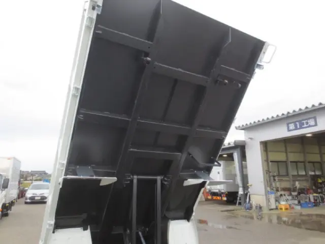 三菱 キャンター 2RG-FBA60(2WD)の写真12