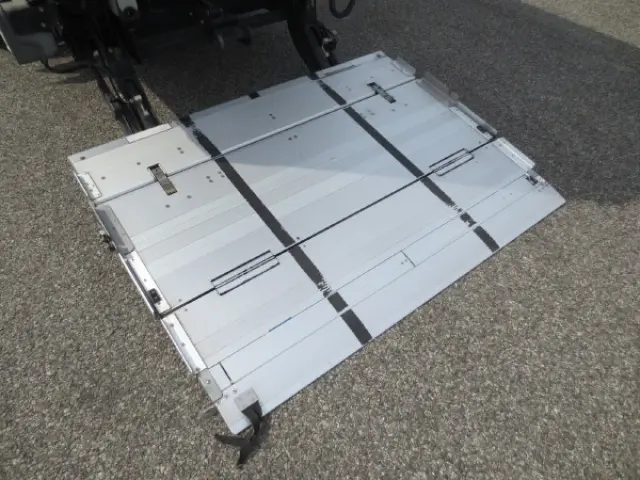 いすゞ エルフ TRG-NMR85AN(2WD)の写真11