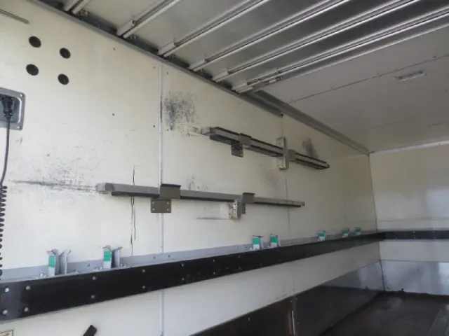 いすゞ エルフ TRG-NMR85AN(2WD)の写真12