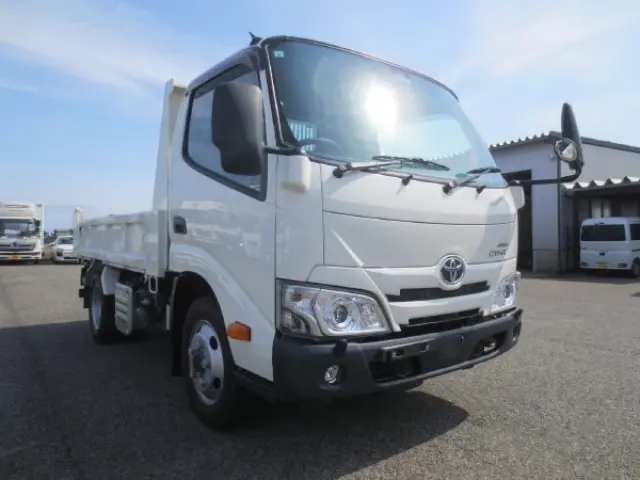 トヨタ ダイナ 2KG-XZU675D(4WD)の写真2