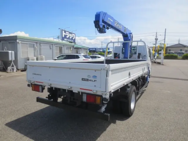 いすゞ エルフ TPG-NKR85AR(2WD)の写真4