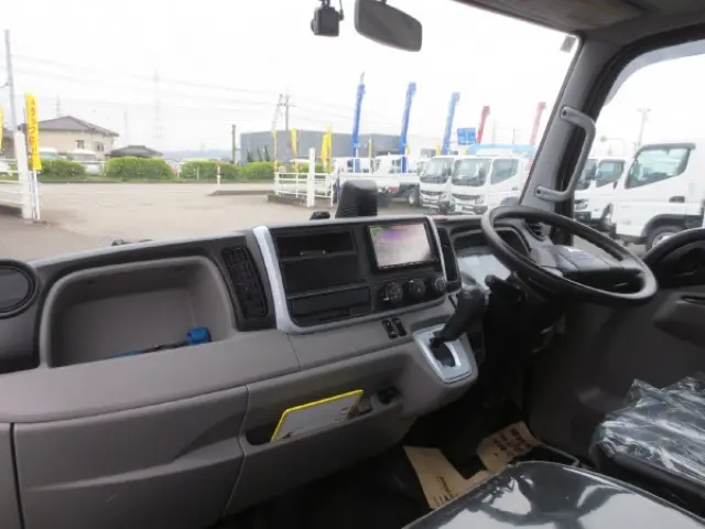 三菱 キャンター 2TG-FBA00(2WD)の写真13