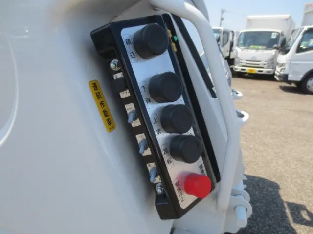 三菱 キャンター 2RG-FEAV0(2WD)の写真18