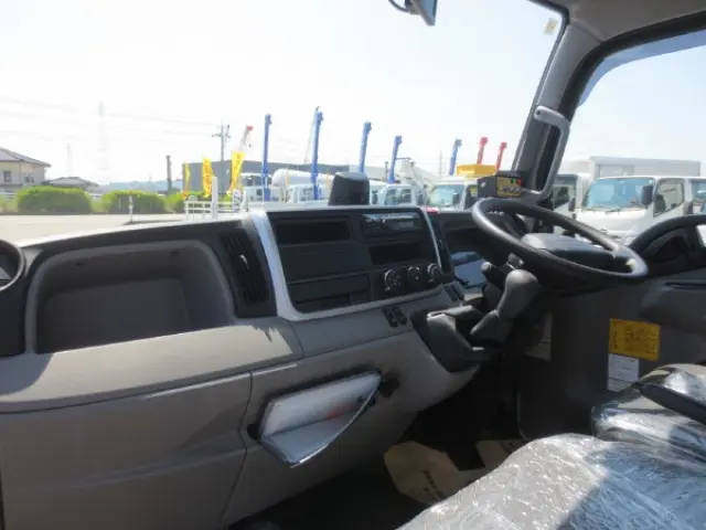 三菱 キャンター 2RG-FEAV0(2WD)の写真21