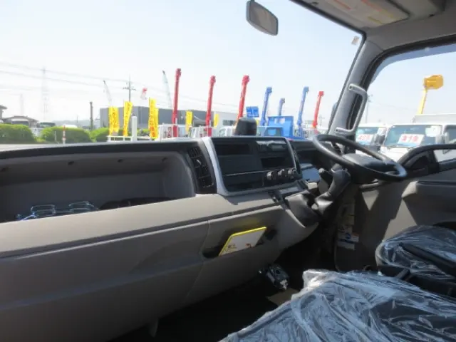 三菱 キャンター 2PG-FEB80(2WD)の写真15