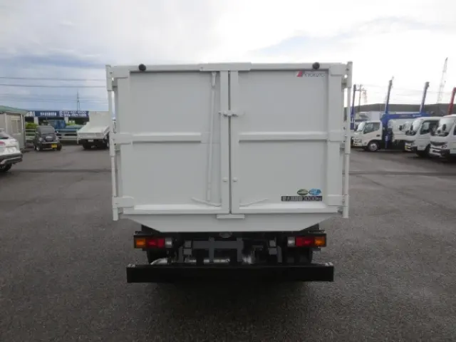 三菱 キャンター 2RG-FBA60(2WD)の写真7