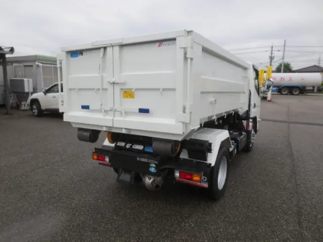 三菱 キャンター 2RG-FBAV0(2WD)の写真4