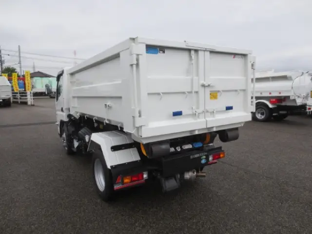 三菱 キャンター 2RG-FBAV0(2WD)の写真5