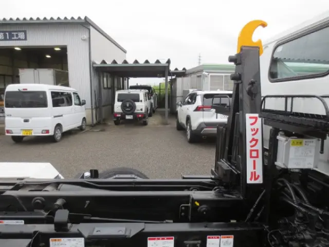 三菱 キャンター 2RG-FBAV0(2WD)の写真10
