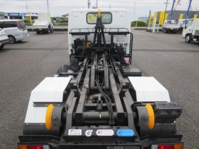 三菱 キャンター 2RG-FBAV0(2WD)の写真15