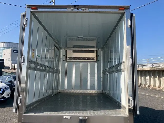 三菱 キャンター 2RG-FBAV0(2WD)の写真9