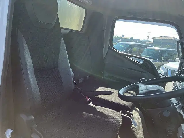 三菱 キャンター 2RG-FBAV0(2WD)の写真23