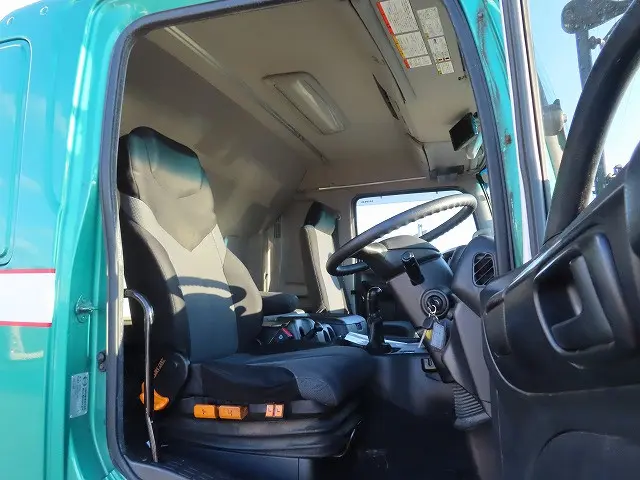 日野 プロフィア QPG-FR1EXEG(6x2)の写真24