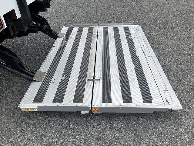 いすゞ フォワード 2PG-FSR90T2(2WD)の写真14