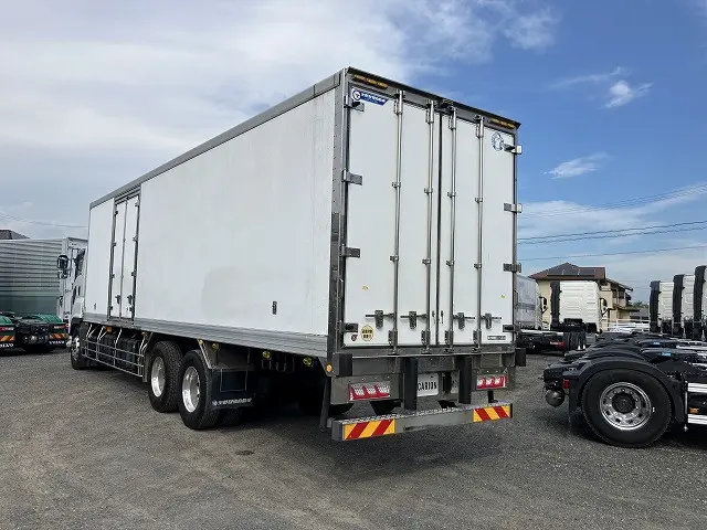 いすゞ ギガ QKG-CYL77B(6x2)の写真3