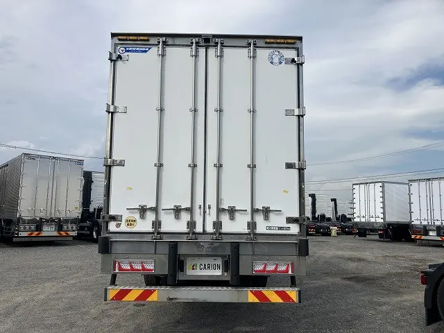 いすゞ ギガ QKG-CYL77B(6x2)の写真6