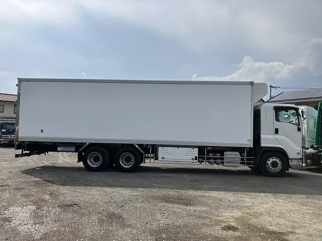 いすゞ ギガ QKG-CYL77B(6x2)の写真8