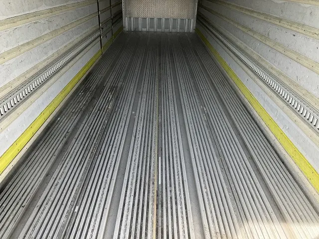 いすゞ ギガ QKG-CYL77B(6x2)の写真11