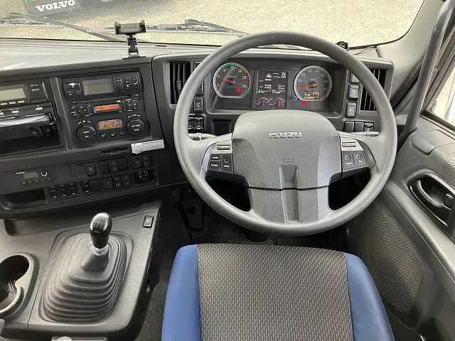 いすゞ ギガ QKG-CYL77B(6x2)の写真21