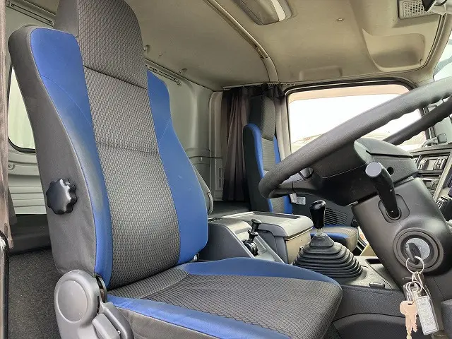 いすゞ ギガ QKG-CYL77B(6x2)の写真22