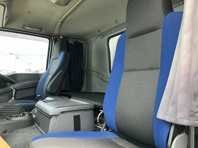 いすゞ ギガ QKG-CYL77B(6x2)の写真23