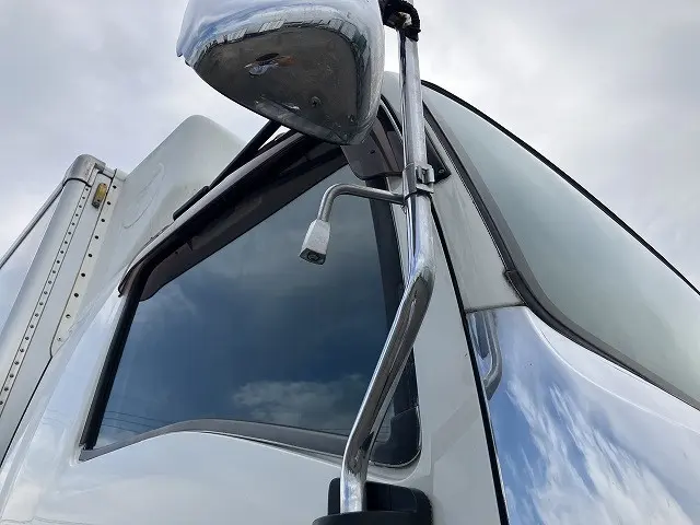 いすゞ ギガ QKG-CYL77B(6x2)の写真27