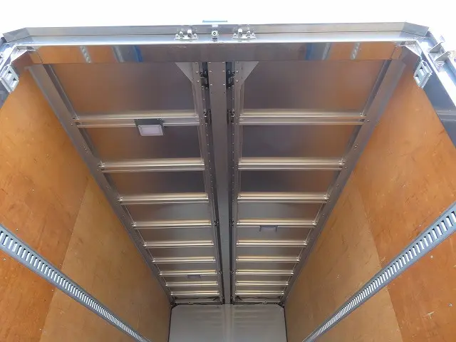 いすゞ フォワード 2RG-FRR90T2(2WD)の写真12