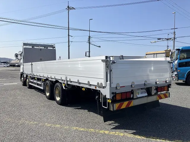 いすゞ ギガ QKG-CYJ77B(8x4)の写真3