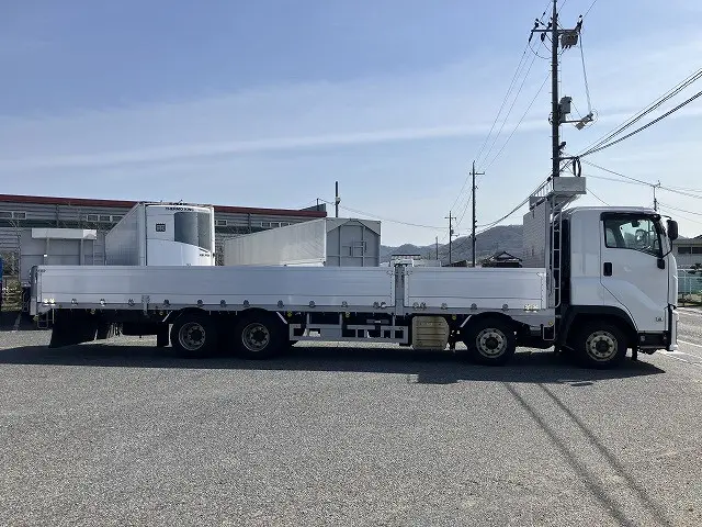 いすゞ ギガ QKG-CYJ77B(8x4)の写真8