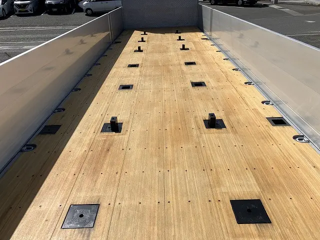 いすゞ ギガ QKG-CYJ77B(8x4)の写真13