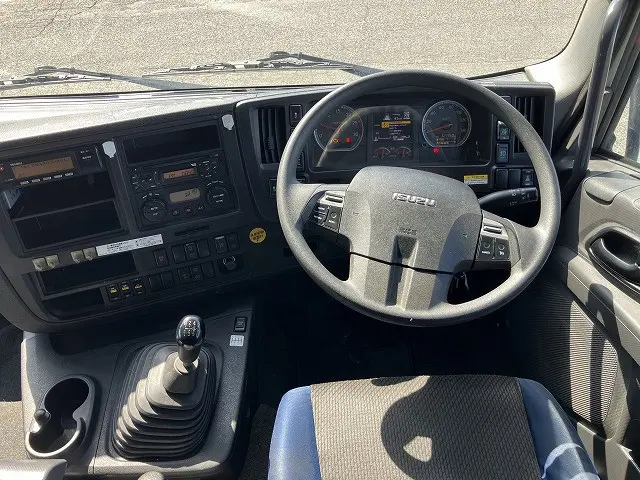 いすゞ ギガ QKG-CYJ77B(8x4)の写真24