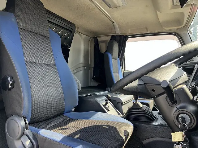 いすゞ ギガ QKG-CYJ77B(8x4)の写真25