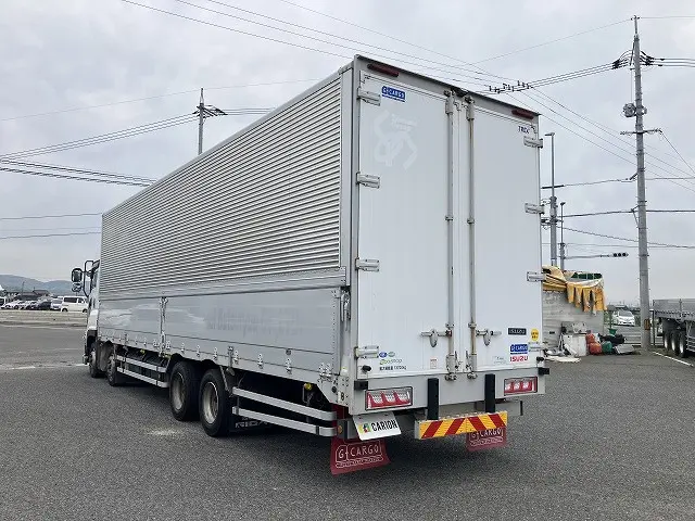 いすゞ ギガ 2PG-CYJ77C(8x4)の写真3