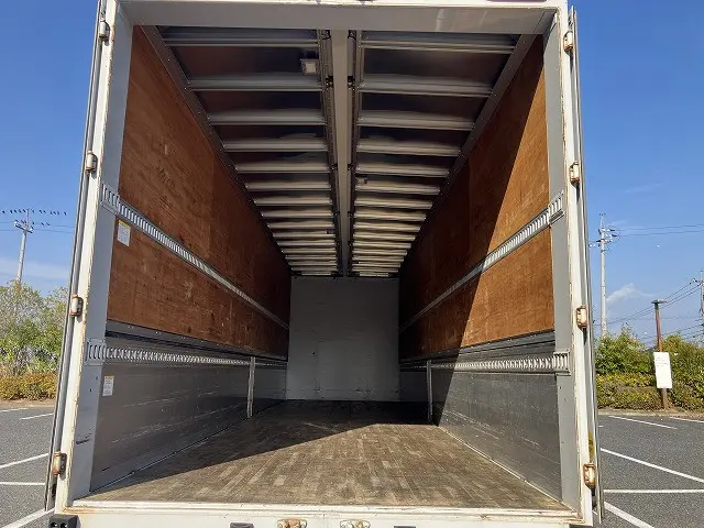 いすゞ ギガ 2PG-CYJ77C(8x4)の写真9