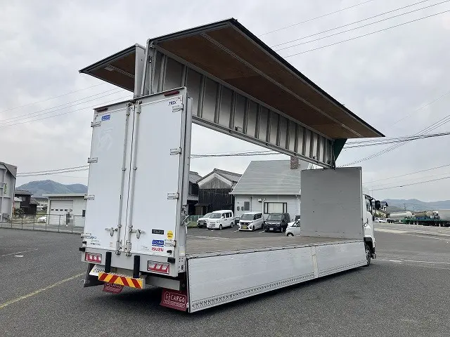 いすゞ ギガ 2PG-CYJ77C(8x4)の写真11