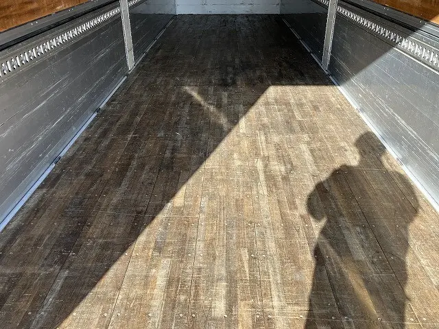 いすゞ ギガ 2PG-CYJ77C(8x4)の写真14