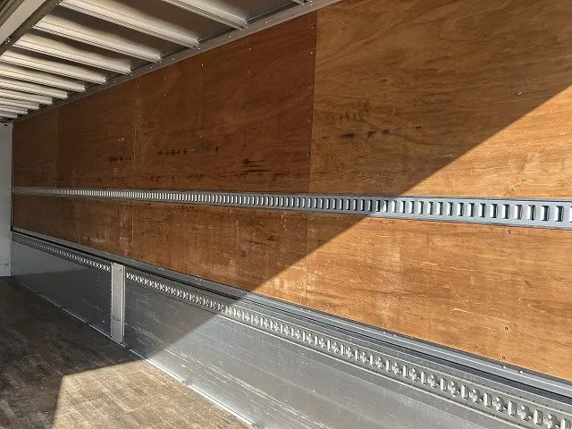 いすゞ ギガ 2PG-CYJ77C(8x4)の写真16