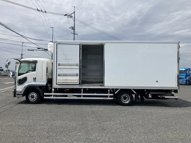 いすゞ フォワード 2PG-FRR90T2(2WD)の写真7