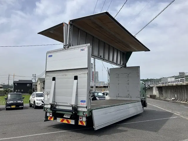 いすゞ フォワード 2RG-FRR90T2(2WD)の写真9