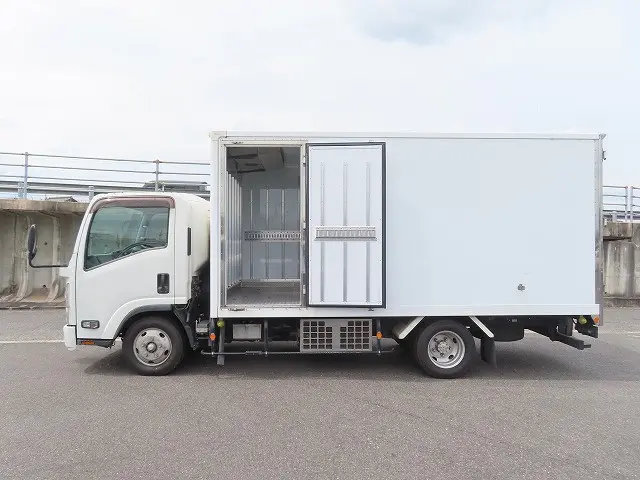 いすゞ エルフ 2RG-NNR88AN(2WD)の写真8