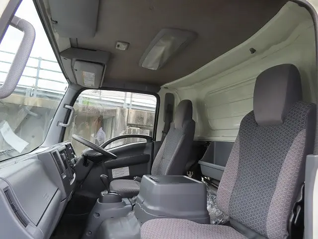 いすゞ エルフ 2RG-NNR88AN(2WD)の写真24