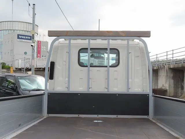 いすゞ エルフ 2RG-NLR88AR(2WD)の写真8