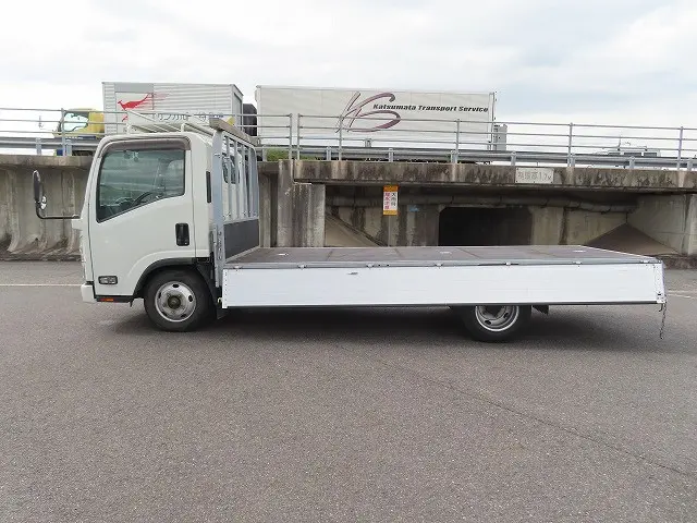 いすゞ エルフ 2RG-NLR88AR(2WD)の写真9
