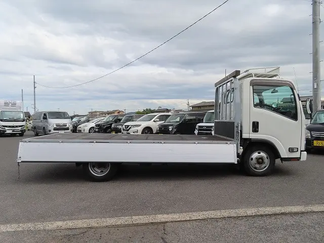 いすゞ エルフ 2RG-NLR88AR(2WD)の写真13